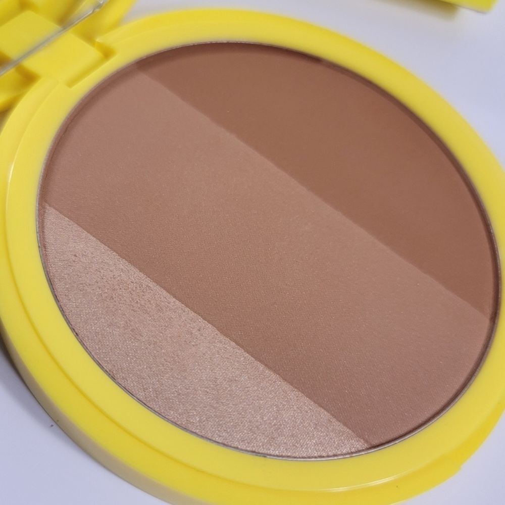 Trixie Cosmetics. Flower Power Bronzer Palette. NWT.